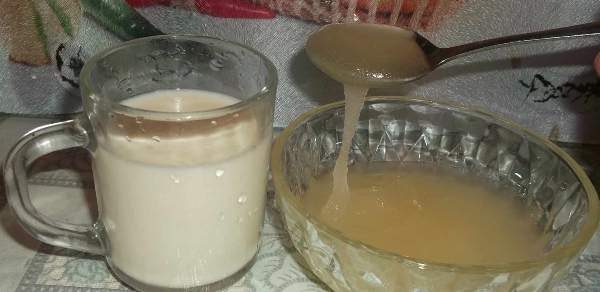  Miere de rapiță și un pahar de lapte