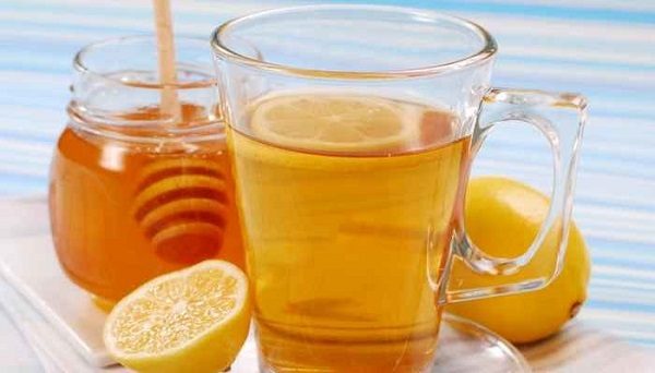  Os benefícios da água com mel de manhã com o estômago vazio