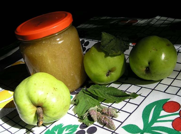  Puedes hacer jalea y confitura de manzanas verdes.