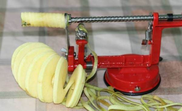  Καθαρισμός και τεμαχισμός ενός μήλου με μια γραφομηχανή
