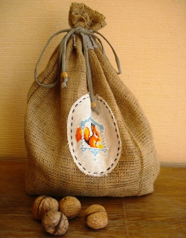 Skalade nötter kan lagras i linnesäckar, glas eller burkar, trälådor