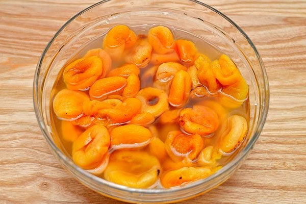  Dried apricots decoction