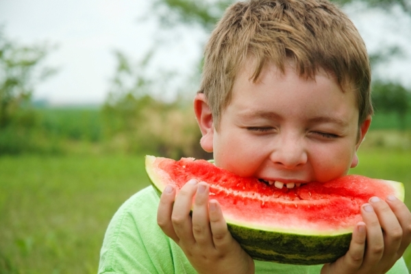  Cette délicatesse devrait être donnée aux petits enfants avec soin, pas plus tôt que dans une année.