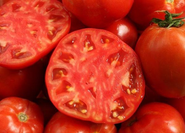  Tomatmassa Täta, köttiga, med en karaktäristisk sötsur smak och en trevlig tomatlukt