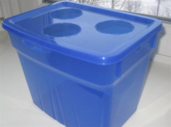  Example of holes made in the lid