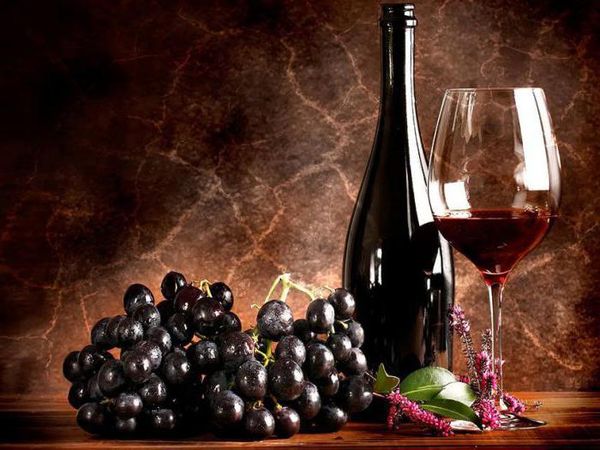  Saperavi - una variedad de uva cultivada para la producción de vino tinto